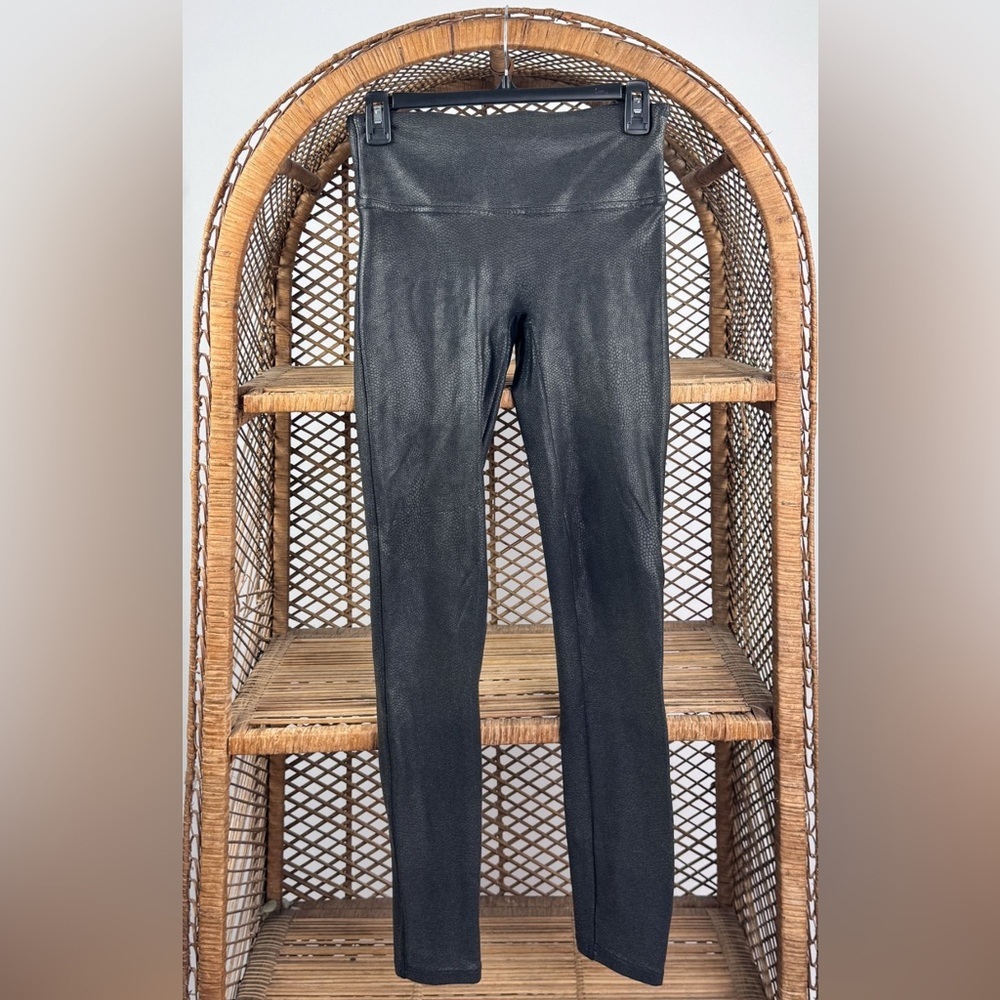 SPANX Black Faux Leather Leggings Snakeskin Texture Women’s Medium EUC - Picture 3 of 5